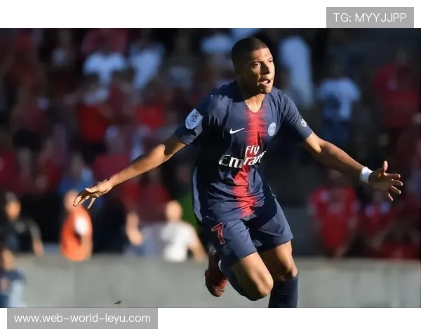 姆巴佩横向晃动制造大空间：从场上直观到训练闭环